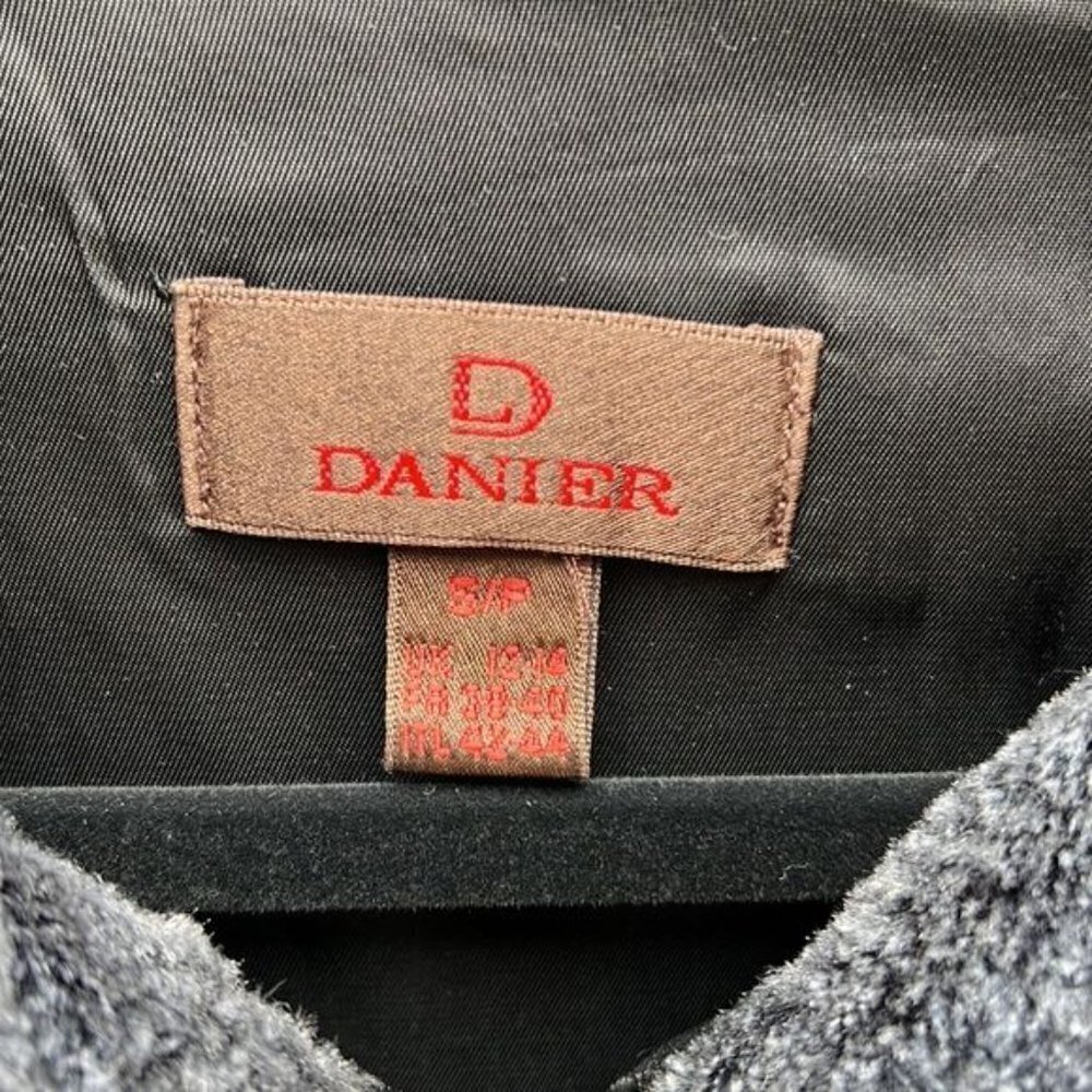 Danier Faux Fur Plush Vest Sz S - Picture 6 of 9